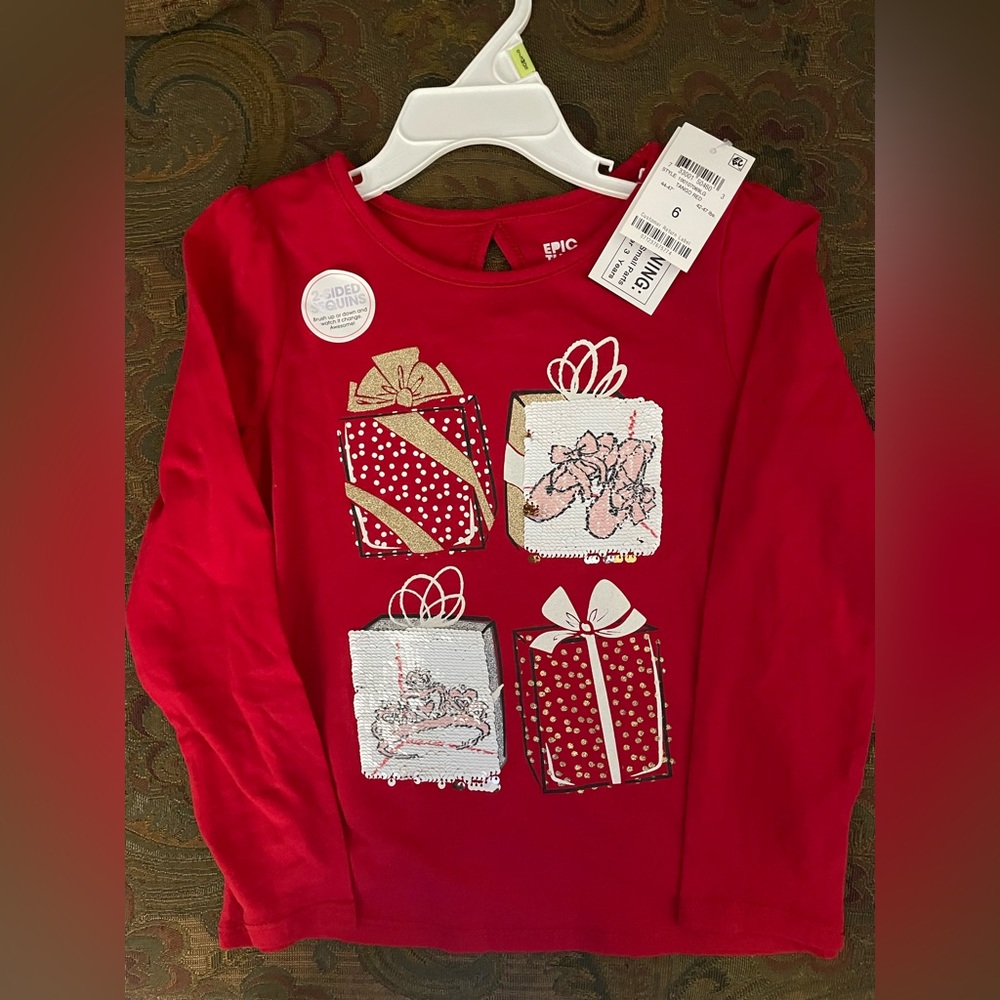 EPIC THREADS -BRAND- GIRLS RED TOP, W/SEQUIN PRESENTS 🎁